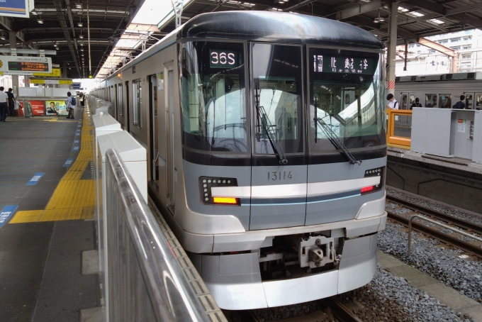 鉄道乗車記録の写真:乗車した列車(外観)(1)        「乗車した列車。
東京メトロ13000系13114編成。」