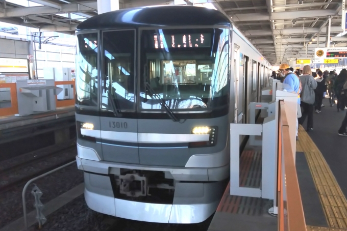 鉄道乗車記録の写真:乗車した列車(外観)(1)        「乗車した列車。
東京メトロ13000系13110編成。」