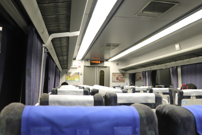鉄道乗車記録の写真:車内設備、様子(3)     「宇和海号はかなりの混雑でした。」