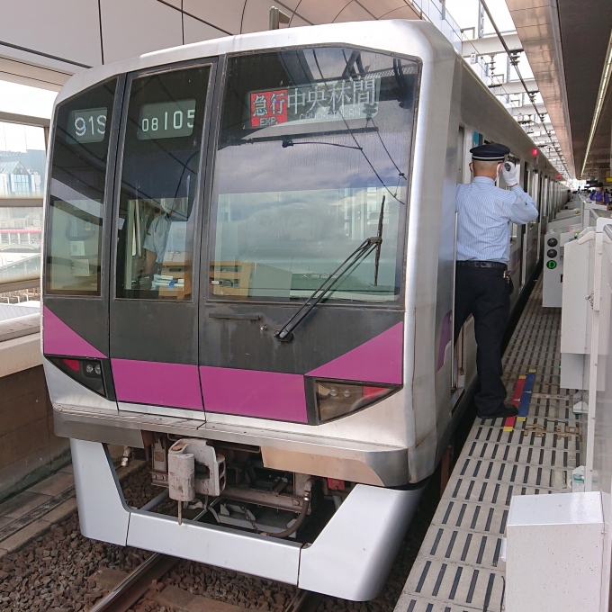 鉄道乗車記録の写真:乗車した列車(外観)(1)          「乗車した列車。
東京メトロ08系08-105編成。」