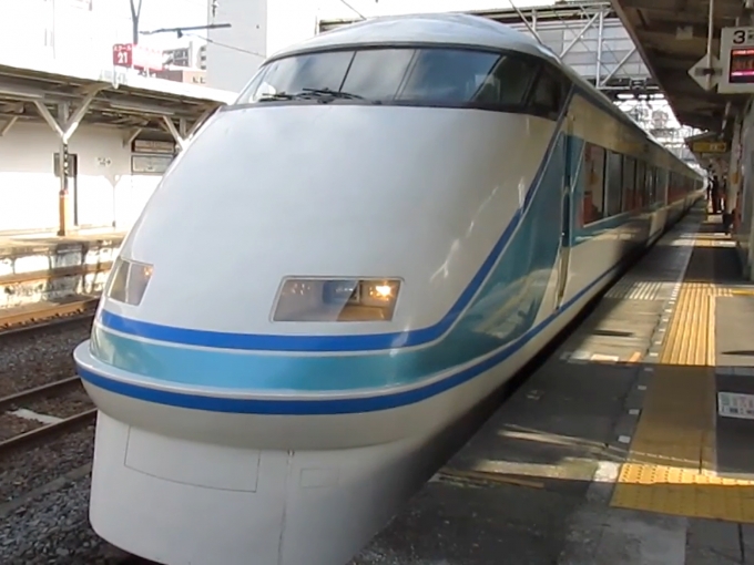 鉄道乗車記録の写真:乗車した列車(外観)(1)        「乗車した列車。
東武100系101編成。」