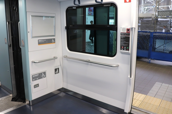 鉄道乗車記録の写真:車内設備、様子(10)        「車いすスペース。」