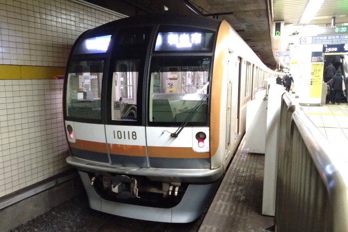 鉄道乗車記録の写真:乗車した列車(外観)(1)        「乗車した列車。
東京メトロ10000系10118編成。

」