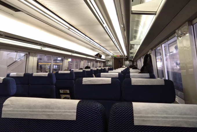 鉄道乗車記録の写真:車内設備、様子(3)        「自由席もそこそこの乗車率。」