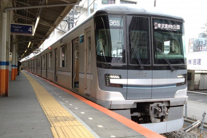 鉄道乗車記録の写真:乗車した列車(外観)(1)        「乗車した列車。
東京メトロ13000系13132編成。」