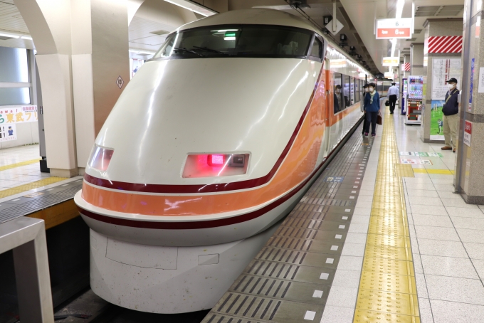 鉄道乗車記録の写真:乗車した列車(外観)(1)        「乗車した列車。
東武100系109編成。」