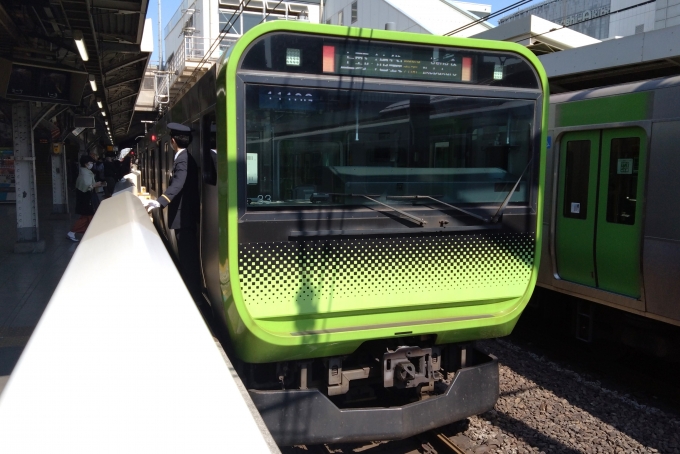 鉄道乗車記録の写真:乗車した列車(外観)(1)        「乗車した列車。
E235系0番台トウ33編成。」