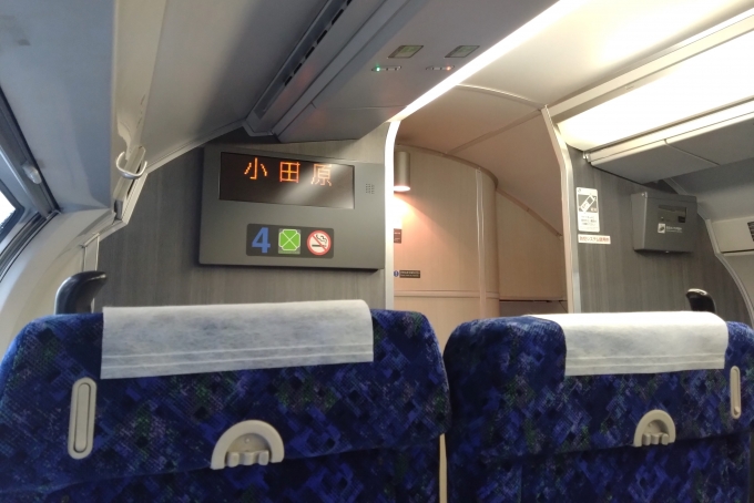 鉄道乗車記録の写真:車内設備、様子(5)        「途中茅ヶ崎付近は混雑していました。」