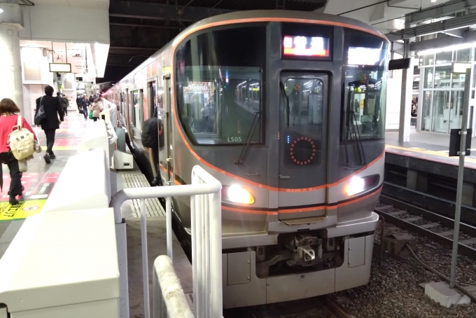 鉄道乗車記録の写真:乗車した列車(外観)(2)        「大阪駅まで乗車。」