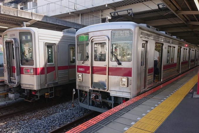 鉄道乗車記録の写真:乗車した列車(外観)(1)        「乗車した列車。
東武10000系11801編成。
」