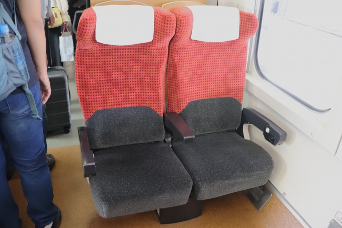 鉄道乗車記録の写真:車内設備、様子(5)     「座席周り。」
