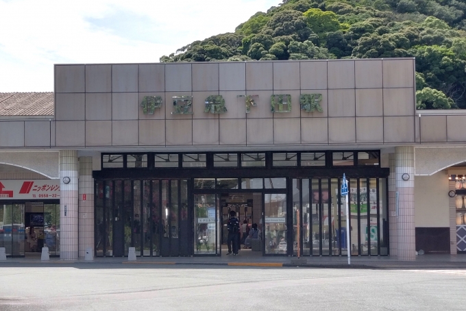 鉄道乗車記録の写真:駅舎・駅施設、様子(12)        「伊豆急下田駅駅舎。」