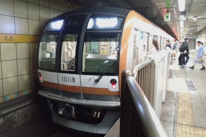 鉄道乗車記録の写真:乗車した列車(外観)(1)          「乗車した列車。
東京メトロ10000系10118編成。」