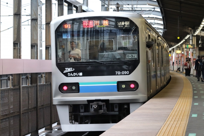 鉄道乗車記録の写真:乗車した列車(外観)(1)          「乗車した列車。
東京臨海高速鉄道りんかい線70-000系Z9編成。」