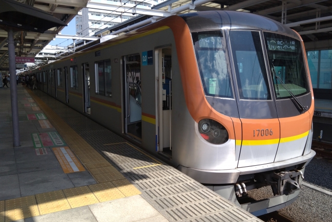 鉄道乗車記録の写真:乗車した列車(外観)(1)          「乗車した列車。
東京メトロ17000系17106編成。」