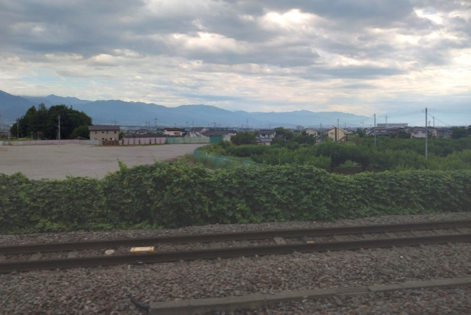 鉄道乗車記録の写真:車窓・風景(8)        「振り子車両のため山岳地帯でも高速走行可能な車両です。」