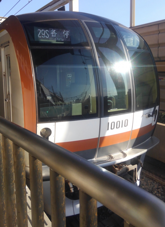 鉄道乗車記録の写真:乗車した列車(外観)(1)        「乗車した列車。
東京メトロ10000系10110編成。」
