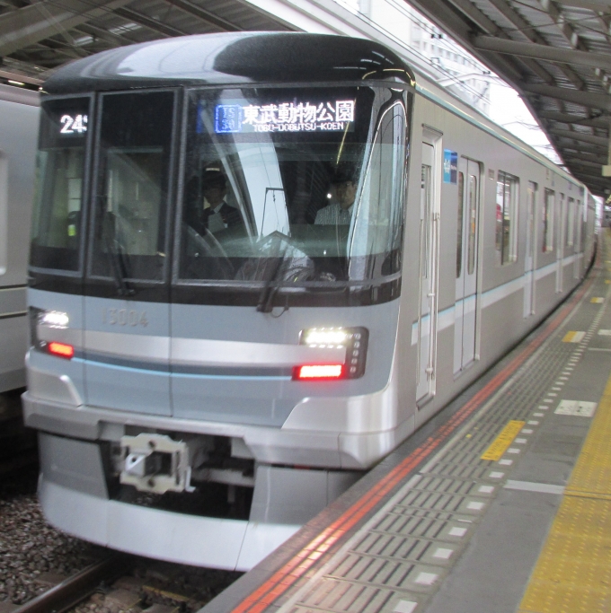 鉄道乗車記録の写真:乗車した列車(外観)(1)          「乗車した列車。
東京メトロ13000系13104編成。」