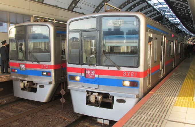鉄道乗車記録の写真:乗車した列車(外観)(2)        「途中京成高砂で快速成田行きに変更します。」