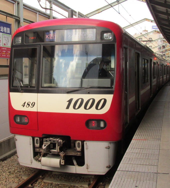 鉄道乗車記録の写真:乗車した列車(外観)(4)        「新逗子駅は1面1線のホームです。」