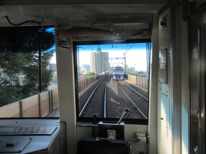 鉄道乗車記録の写真:車窓・風景(4)        「北品川を出たところで2133Fのブルースカイトレインとすれ違いました。」