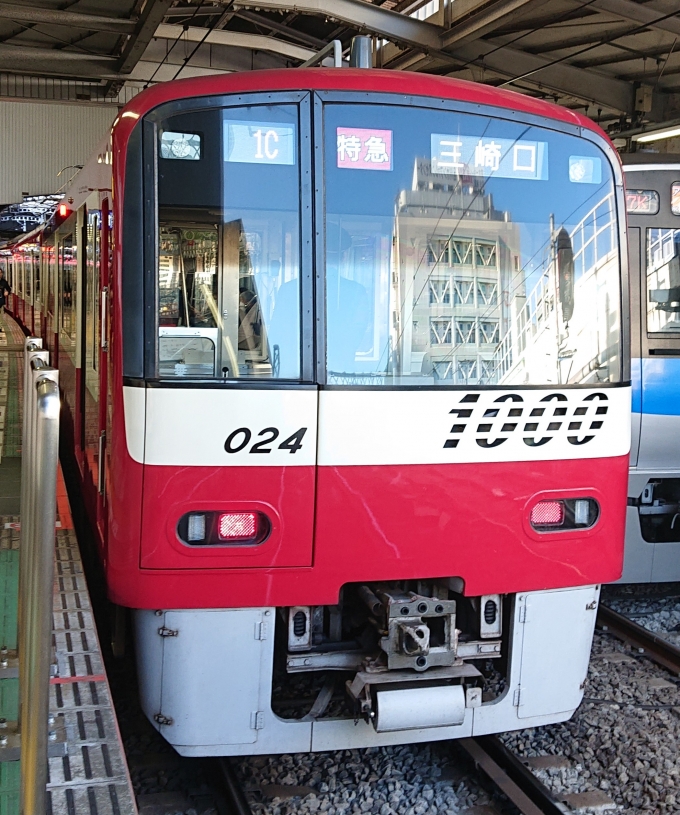鉄道乗車記録の写真:乗車した列車(外観)(1)          「乗車した列車。
京急新1000形1017編成。」