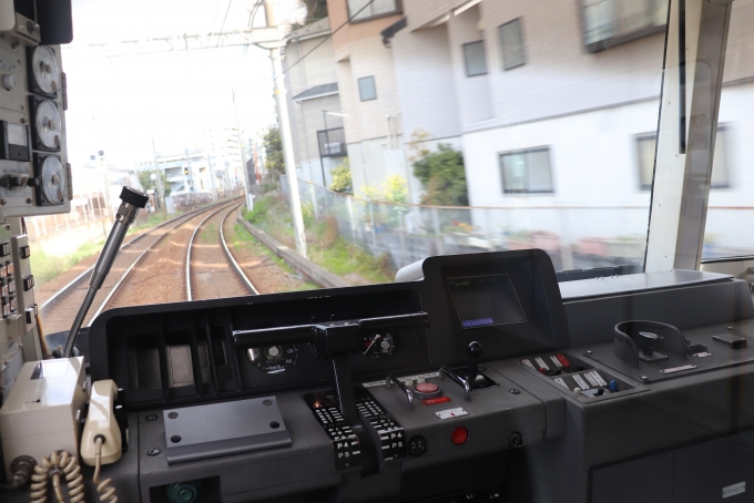 鉄道乗車記録の写真:車窓・風景(3)        「1017編成は未更新ですが車両情報装置がついています。」