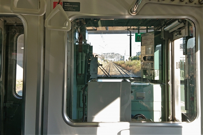鉄道乗車記録の写真:車窓・風景(2)        「車内から岩舟山を眺めます。」