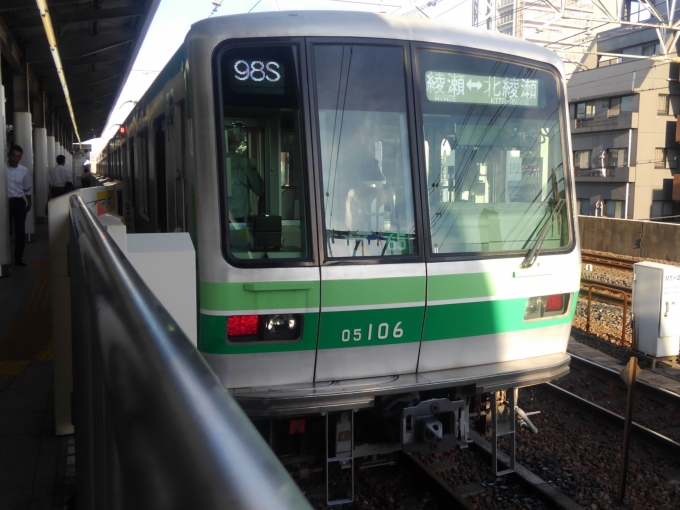 鉄道乗車記録の写真:乗車した列車(外観)(1)        「乗車した列車。
東京メトロ05系05-106編成。」