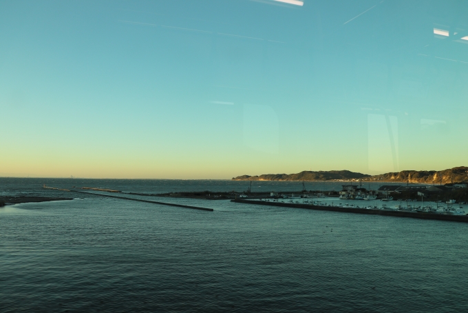 鉄道乗車記録の写真:車窓・風景(10)        「内房線内の後半では東京湾側が眺められます。」