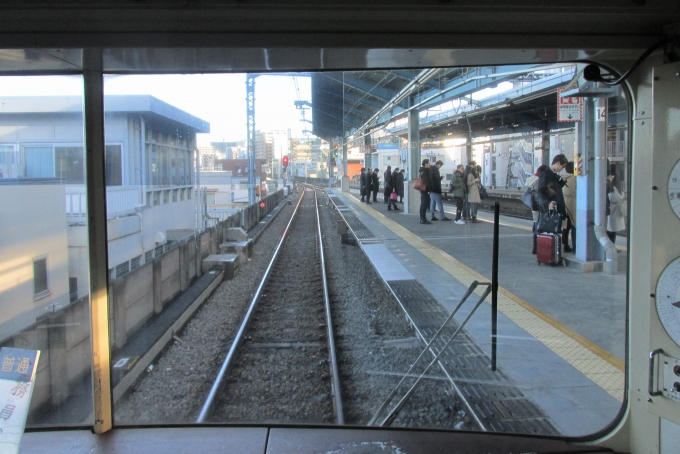 鉄道乗車記録の写真:車窓・風景(4)        「貫通扉が無いため前が開けています。」