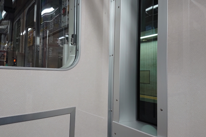 鉄道乗車記録の写真:車内設備、様子(8)        「展望席部には側面窓もあります。」