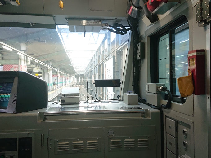 鉄道乗車記録の写真:車内設備、様子(3)        「相鉄線直通関連機器が搭載されています。」