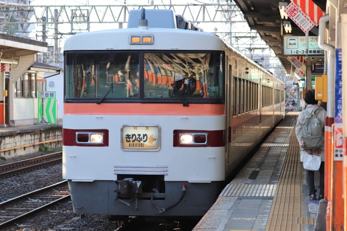 鉄道乗車記録の写真:乗車した列車(外観)(1)          「乗車した列車。
東武350系352編成。」