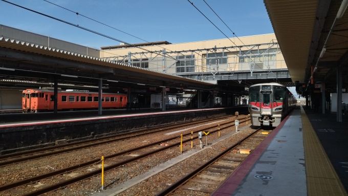鉄道乗車記録の写真:駅舎・駅施設、様子(2)        「次に乗車する岩徳線キハ４０と」