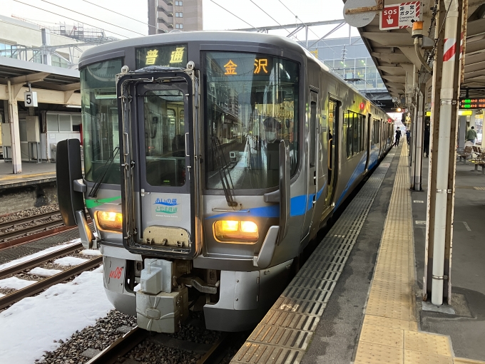 鉄道乗車記録の写真:乗車した列車(外観)(4)        「富山〜金沢間はツーマン」