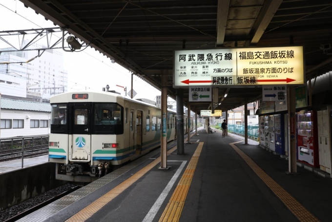 鉄道乗車記録の写真:乗車した列車(外観)(1)     「福島駅は福島交通とホームを共用します。」