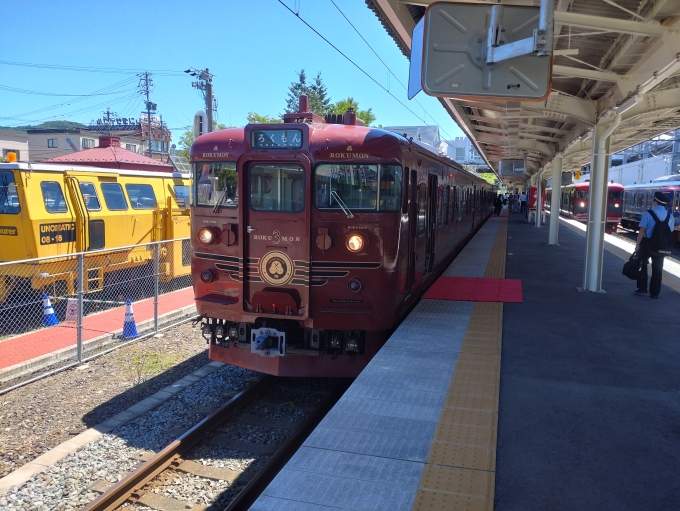 鉄道乗車記録の写真:乗車した列車(外観)(1)     「北陸新幹線の大幅遅れで、キャンセルが発生して乗車出来る事に。乗車した車両は全席キャンセル？で貸し切り状況でした。」