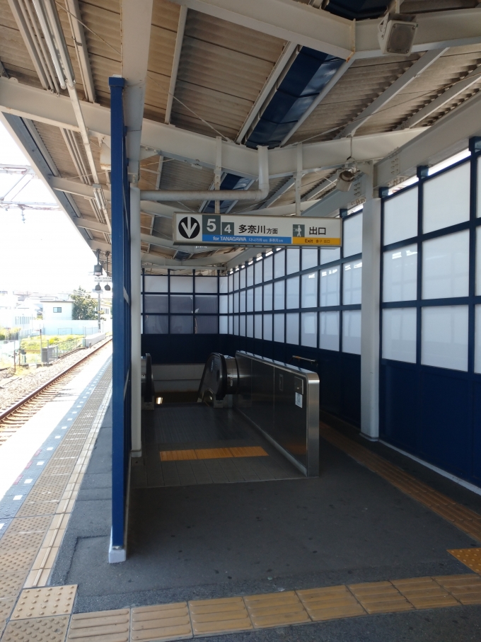 鉄道乗車記録の写真:駅舎・駅施設、様子(1)        「和歌山市方面からの乗り換え」