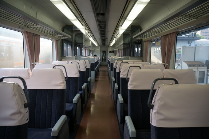鉄道乗車記録の写真:車内設備、様子(3)     「シートは4人掛けタイプ」