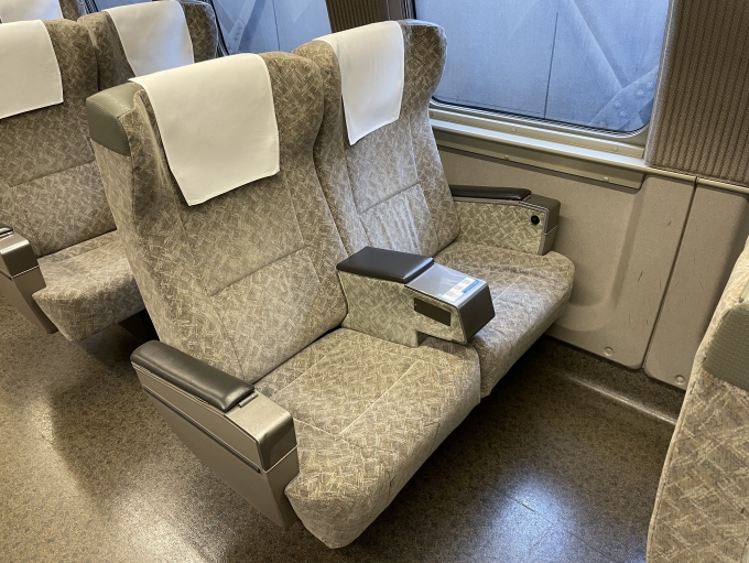 鉄道乗車記録の写真:車内設備、様子(1)     「元グリーン車の座席です。」