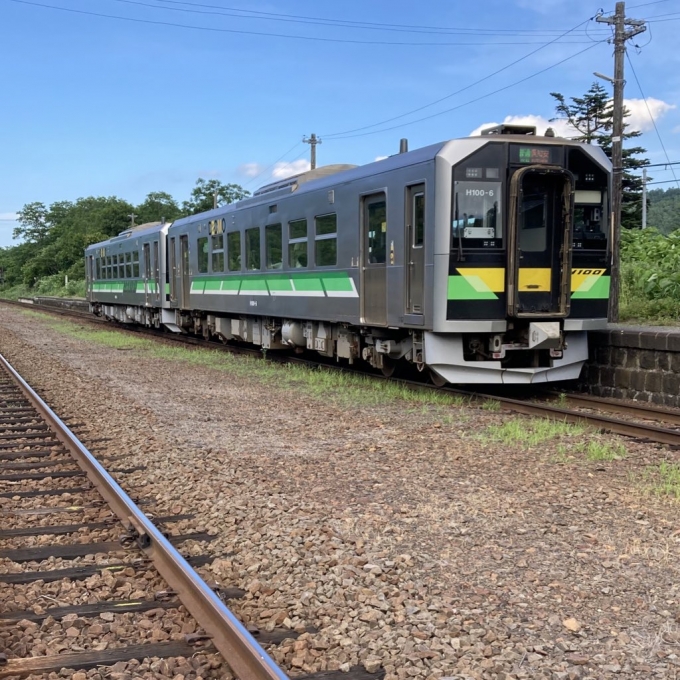 鉄道乗車記録の写真:乗車した列車(外観)(7)        「札ナホH100-6＋札ナホH100-2。」