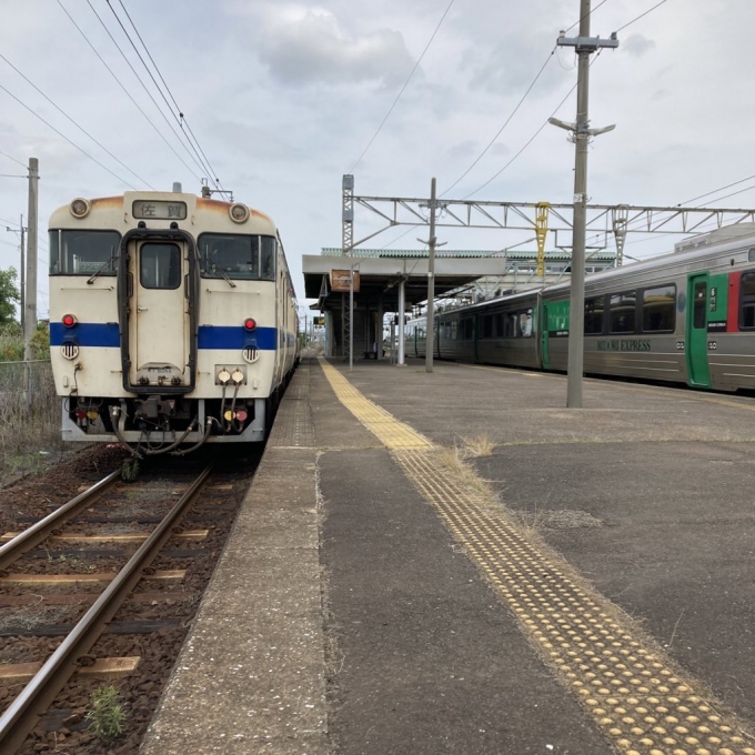 鉄道乗車記録の写真:乗車した列車(外観)(6)        「本カラ キハ125-2＋本カラ キハ47-8062。久保田駅。」