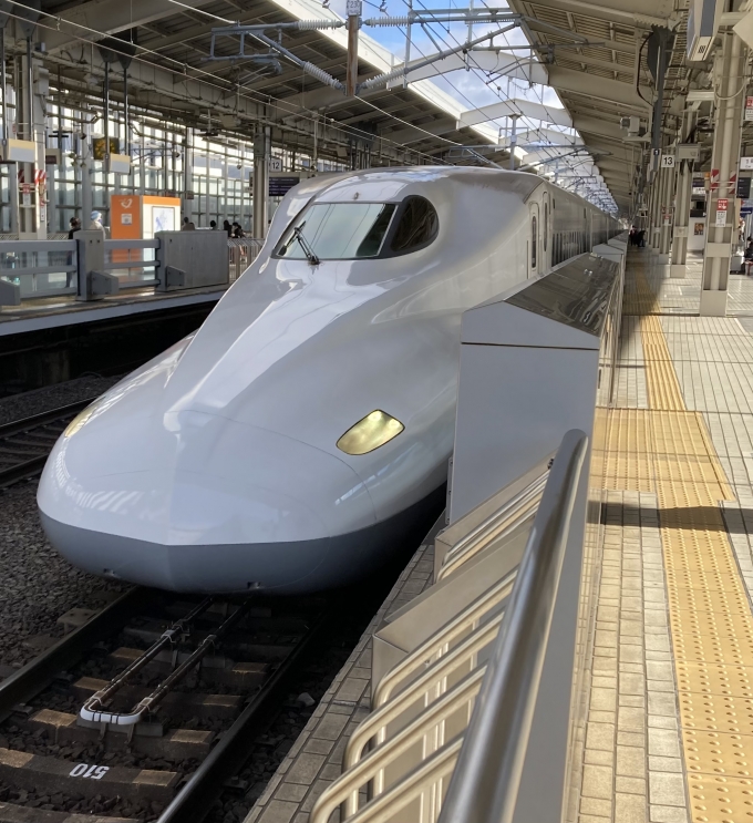 鉄道乗車記録の写真:乗車した列車(外観)(3)        「N700系幹ハカK11編成。京都駅13番線。」