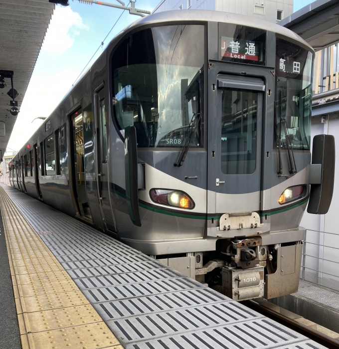 鉄道乗車記録の写真:乗車した列車(外観)(3)        「227系近ヒネSR08編成。奈良駅1番のりば。」