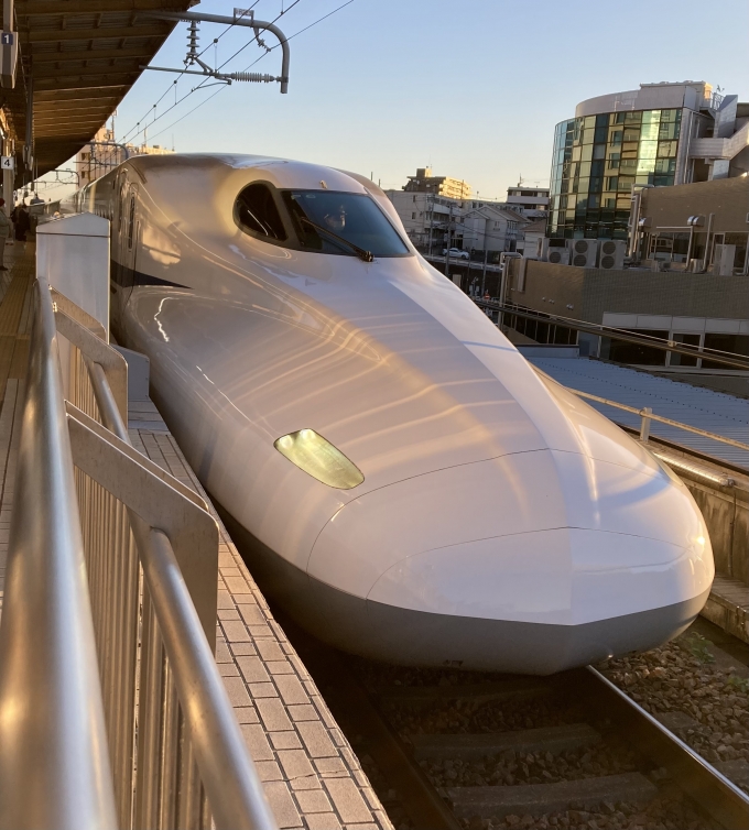 鉄道乗車記録の写真:乗車した列車(外観)(3)        「N700系幹ハカF6編成。新横浜駅4番線。」
