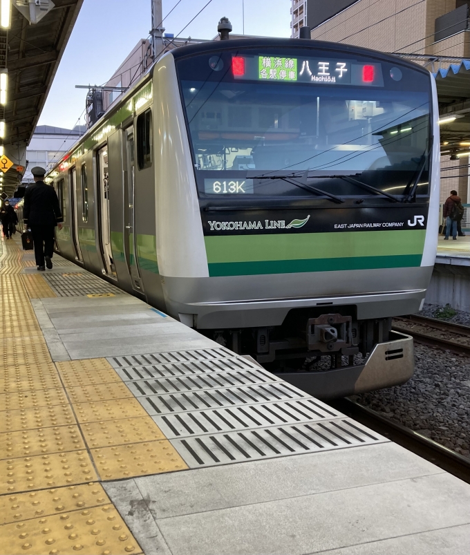鉄道乗車記録の写真:乗車した列車(外観)(3)        「E233系横クラH027編成。東神奈川駅3番線。」