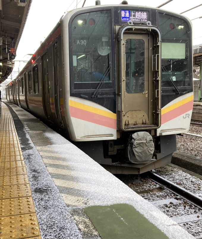鉄道乗車記録の写真:乗車した列車(外観)(3)        「E129系新ニイA30編成。水上駅2番線。」