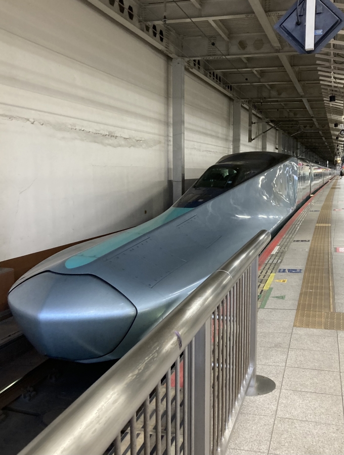 鉄道乗車記録の写真:列車・車両の様子(未乗車)(4)        「E956形新幹線S13編成(ALFA-X)。仙台駅11番線。」