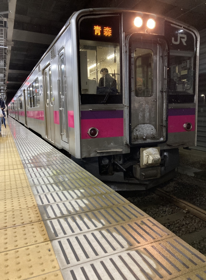 鉄道乗車記録の写真:乗車した列車(外観)(3)        「701系秋アキN4編成。新青森駅1番線。」